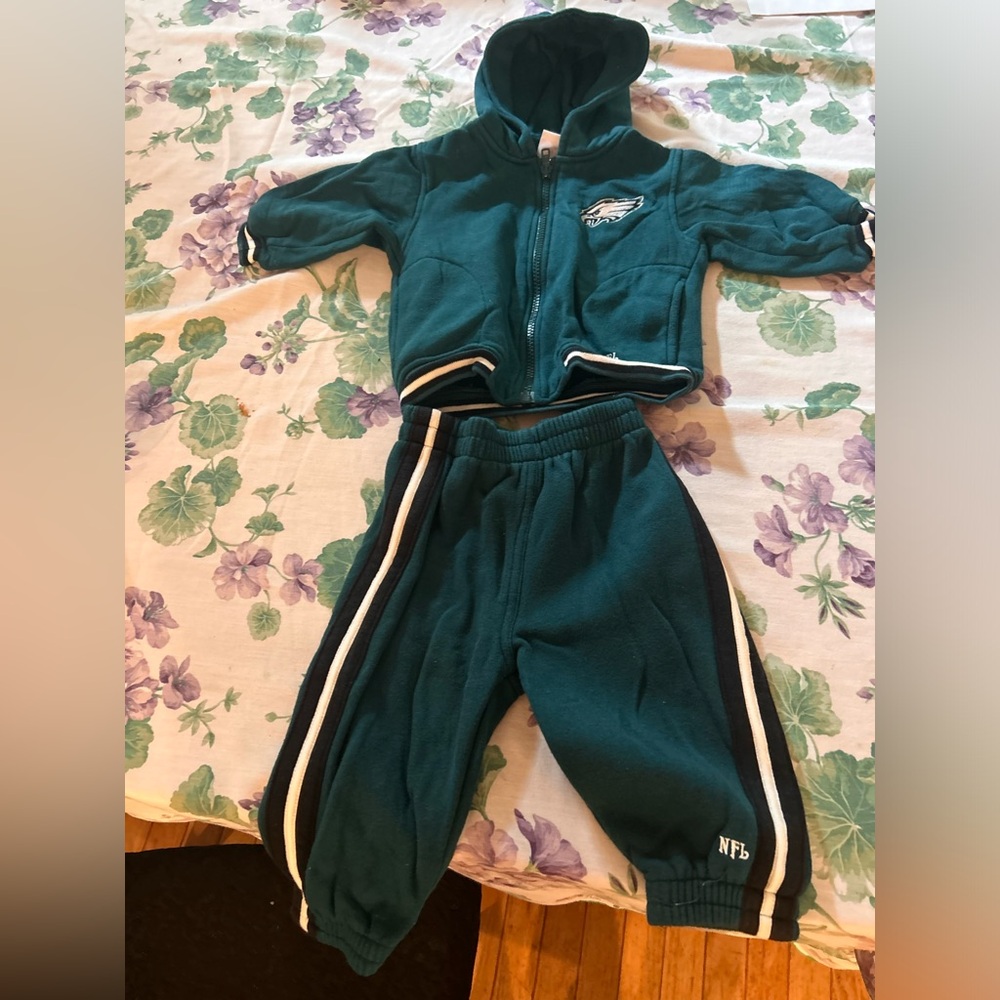 12 months Eagles NFL sweatsuit